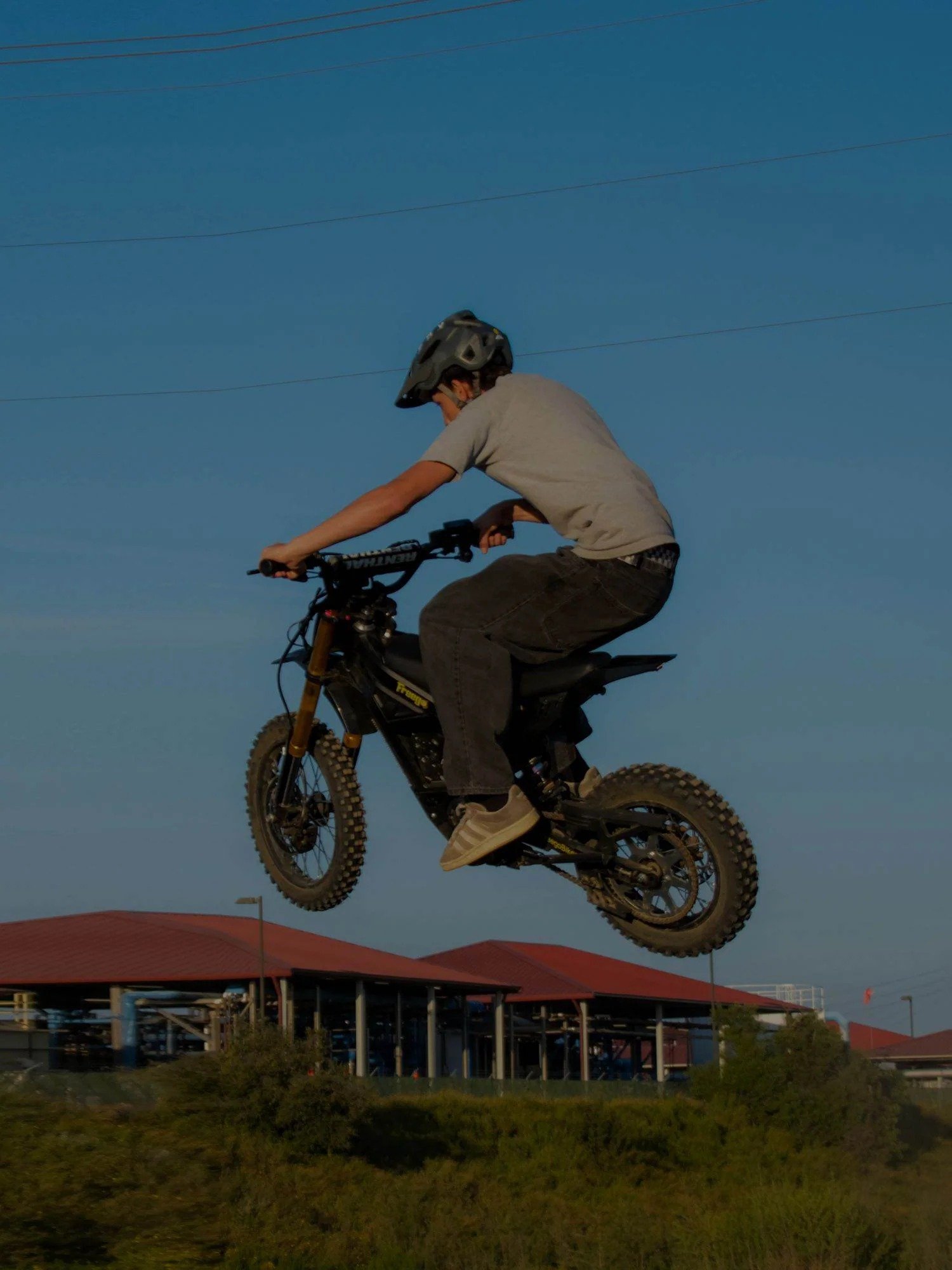 Freego Nova 5 Mini dirt ebike jump mobile
